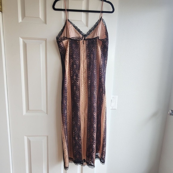 NWT LPA the label lace v neck midi dress - Picture 3 of 7